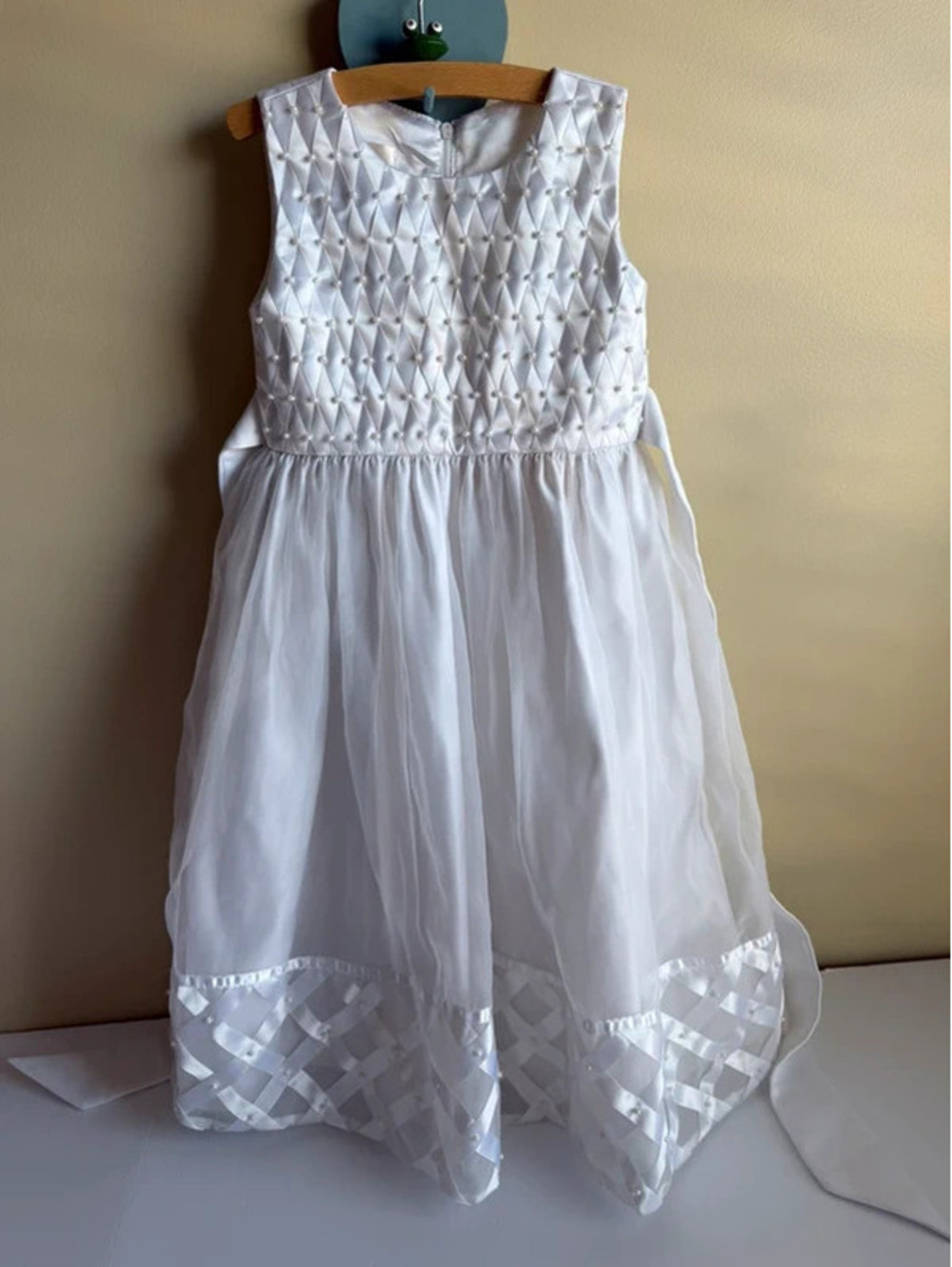 Cinderella White Pearl Ribbon Lattice Formal Dress Size 5